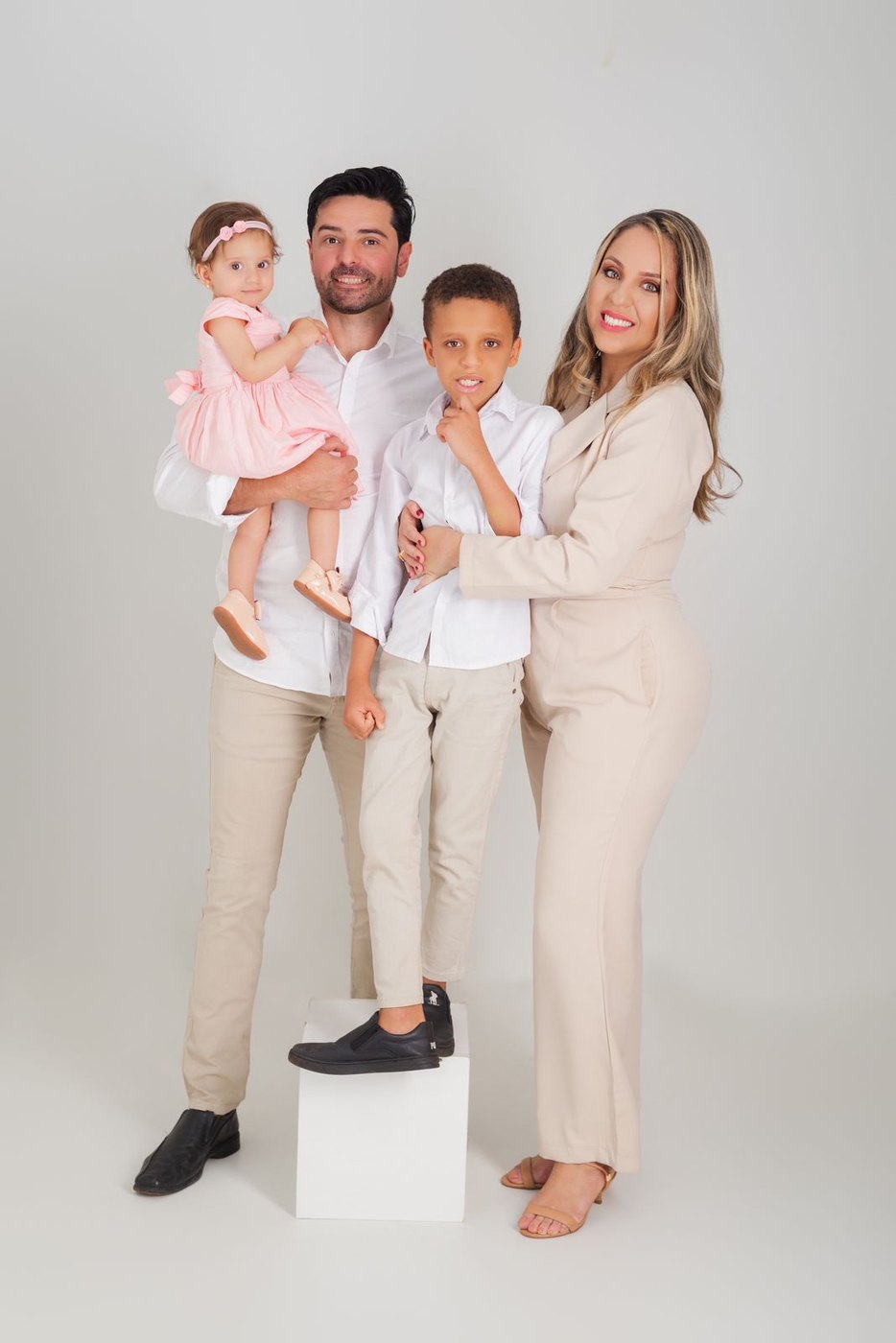 Família CEME completa em ensaio de estúdio